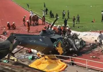VÍDEO: Dez pessoas morrem após helicópteros colidirem no ar na Malásia
