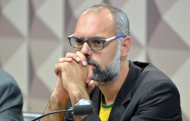 PF solicita que STF determine que Meta e X informem dados de Allan dos Santos